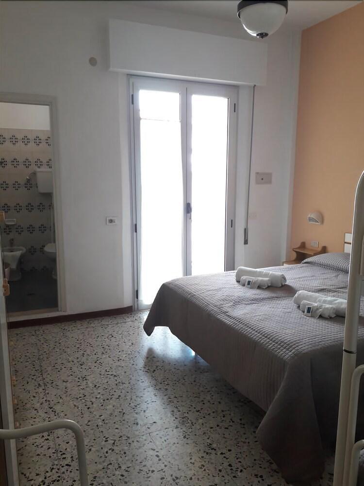Hotel Sirena Μπελάρια-Ιτζέα Μαρίνα Εξωτερικό φωτογραφία