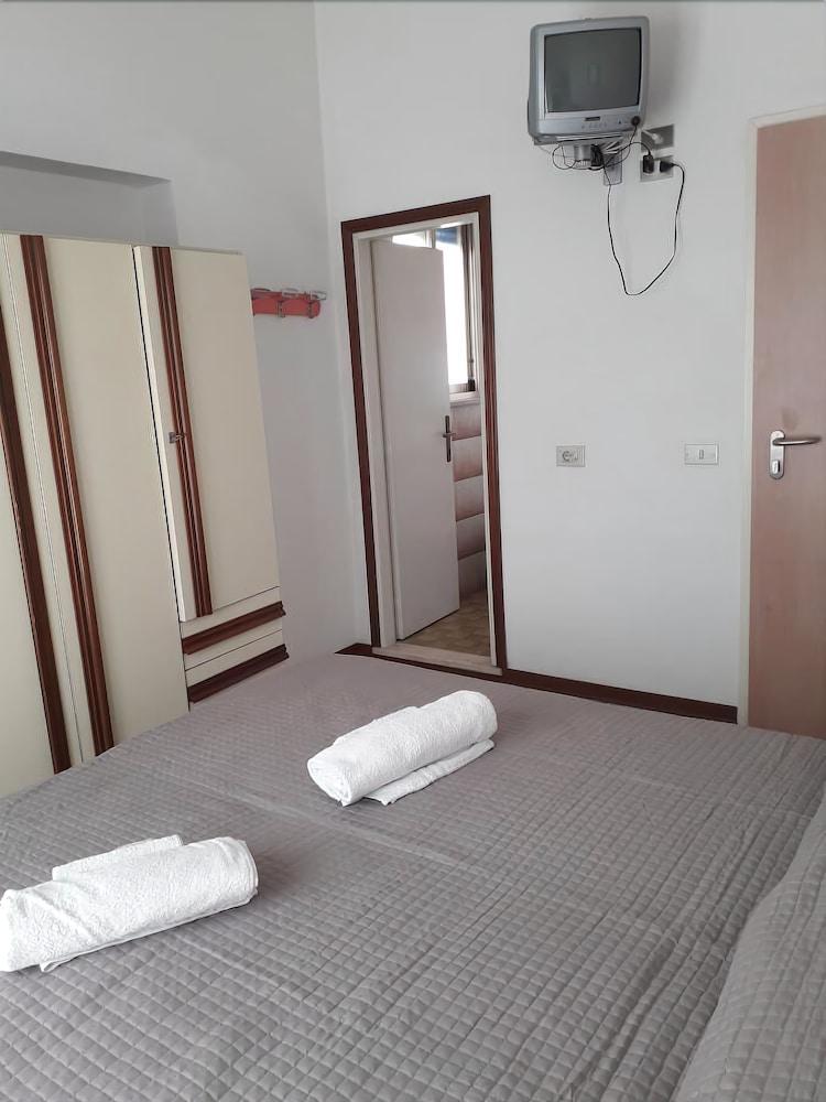Hotel Sirena Μπελάρια-Ιτζέα Μαρίνα Εξωτερικό φωτογραφία